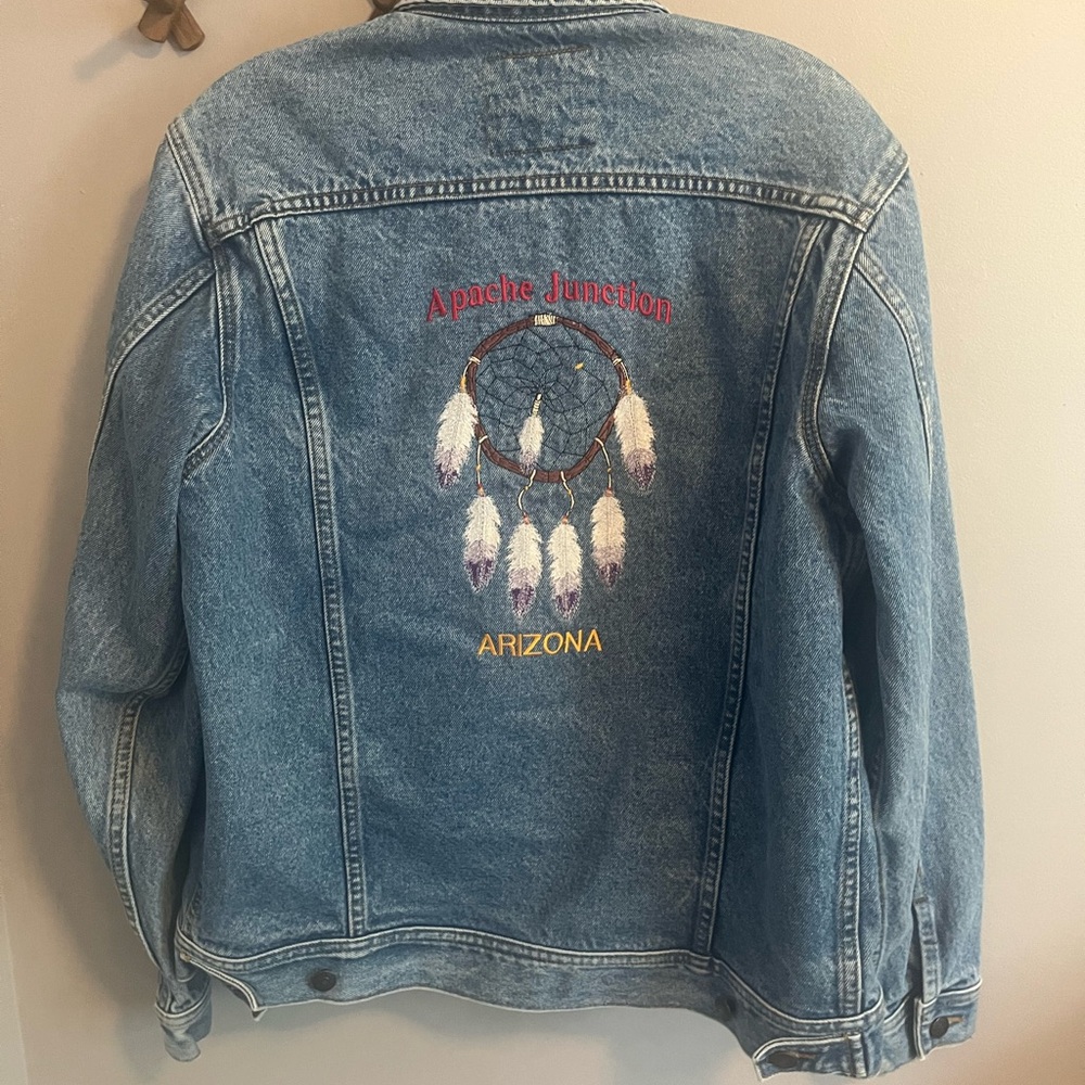 Vintage Lee trucker denim jacket with embroidery Apache junction Arizona small